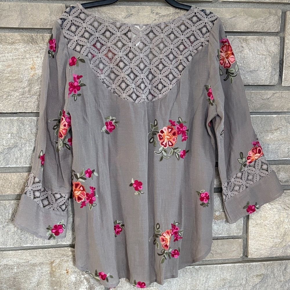 fig and flower Gray Blouse with Pink & Coral Floral Embroidery - Picture 6 of 10